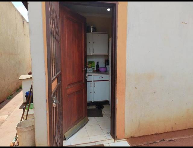2 BEDROOM HOUSE FOR SALE IN MOLELEKI EXT 3